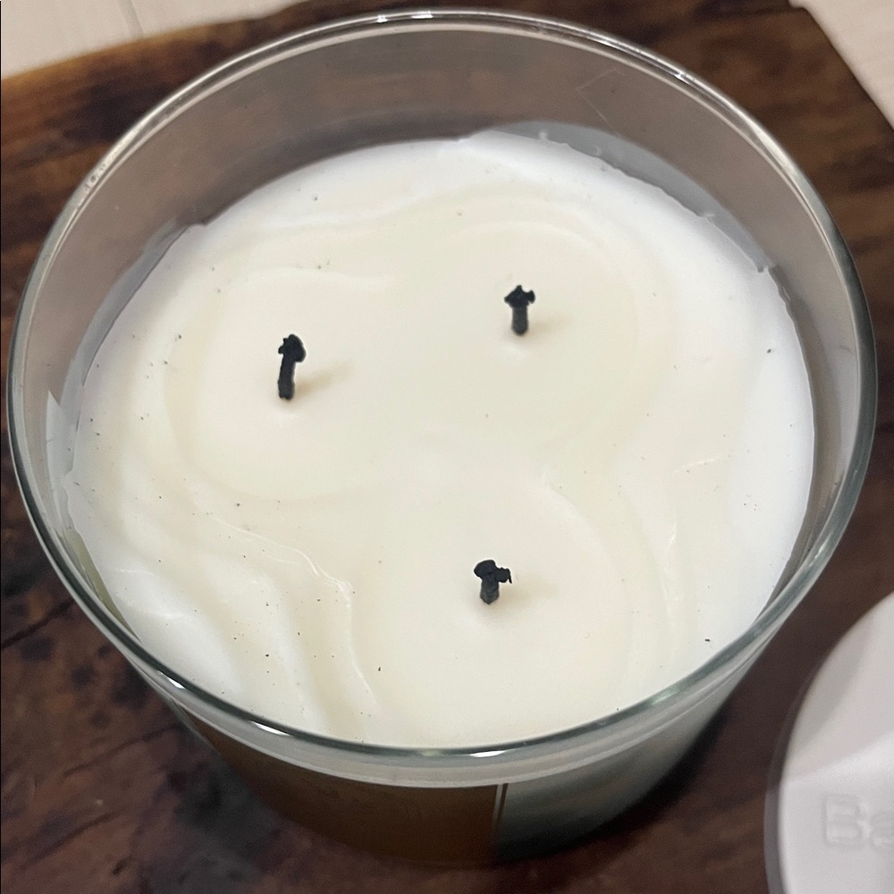 Bath & Body Works Aromatherapy Stress Relief Eucalyptus Spearmint 3 Wick Candle - Picture 4 of 7